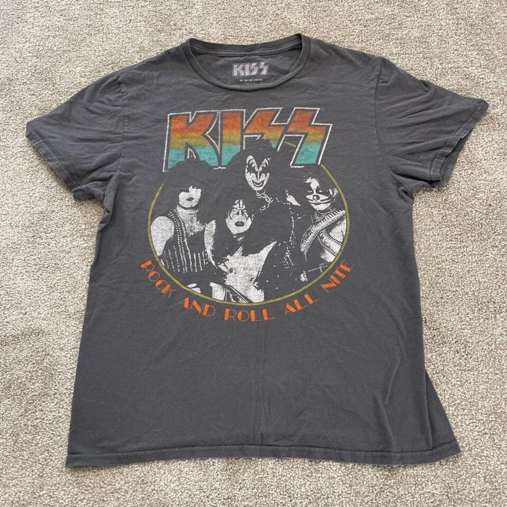 Men's 2022 Kiss Band T Shirt Grey Size Medium Rock & Roll All Nite Graphic